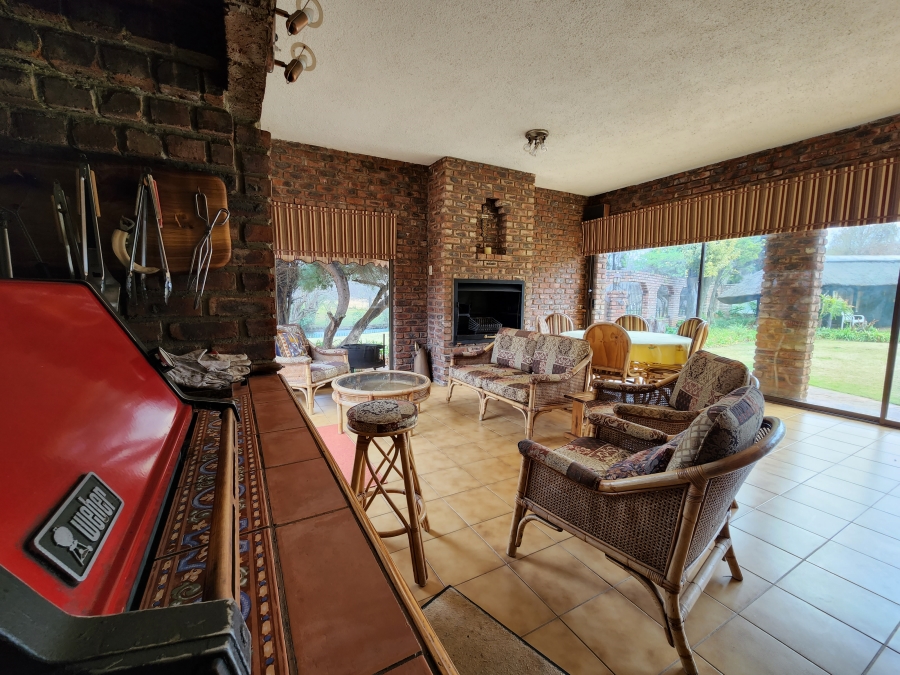 5 Bedroom Property for Sale in Mooivallei Park North West